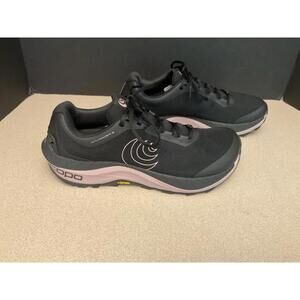 New! Womens TOPO Athletic MTN Racer 3 Blk/Mauve Trail Running Shoes. Size 10.5.
